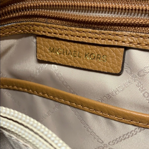 Michael Kors Jet Set Chain Lg Shoulder Tote - Picture 3 of 3